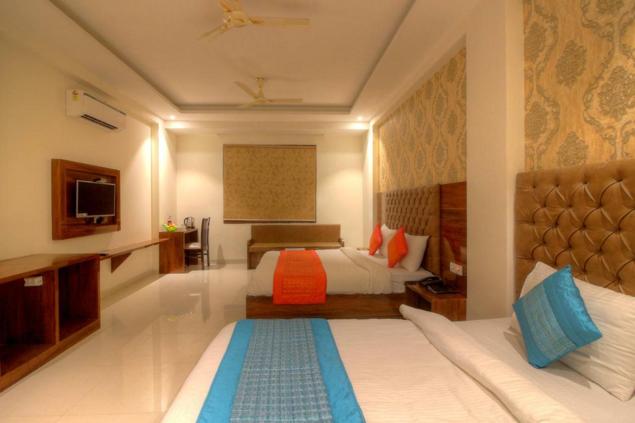 Hotel The Vegas Delhi Airport- A Boutique Hotel Nuova Delhi Esterno foto