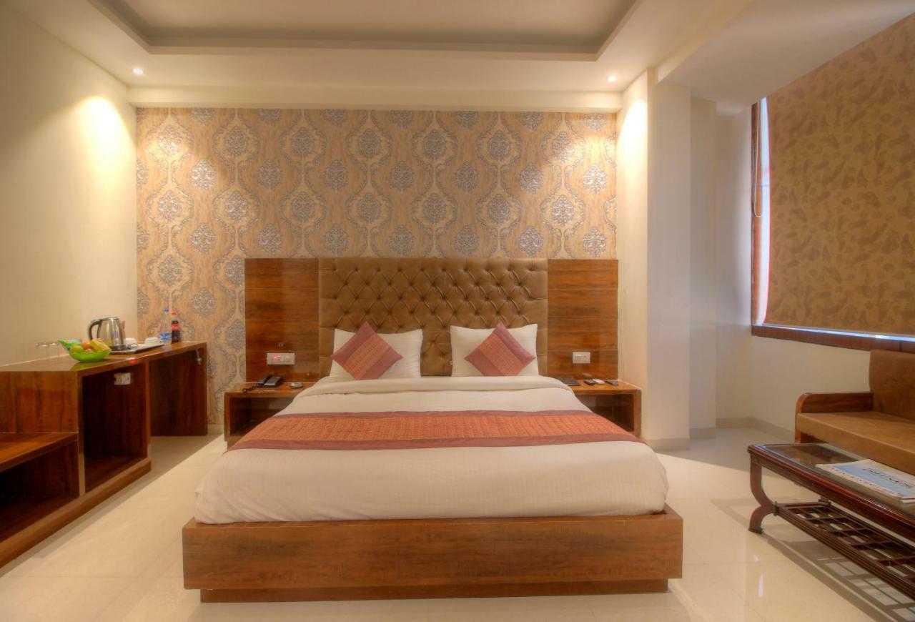 Hotel The Vegas Delhi Airport- A Boutique Hotel Nuova Delhi Esterno foto
